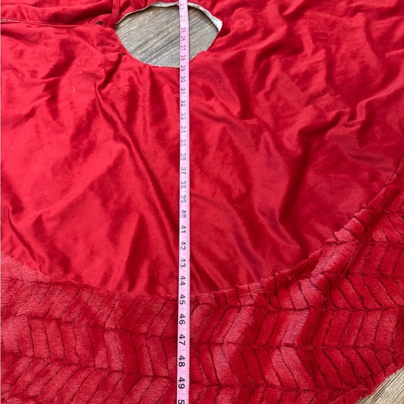 Berkshire Blanket Christmas Tree Skirt 24 radius (52’ Diameter) NWOT - Picture 4 of 5